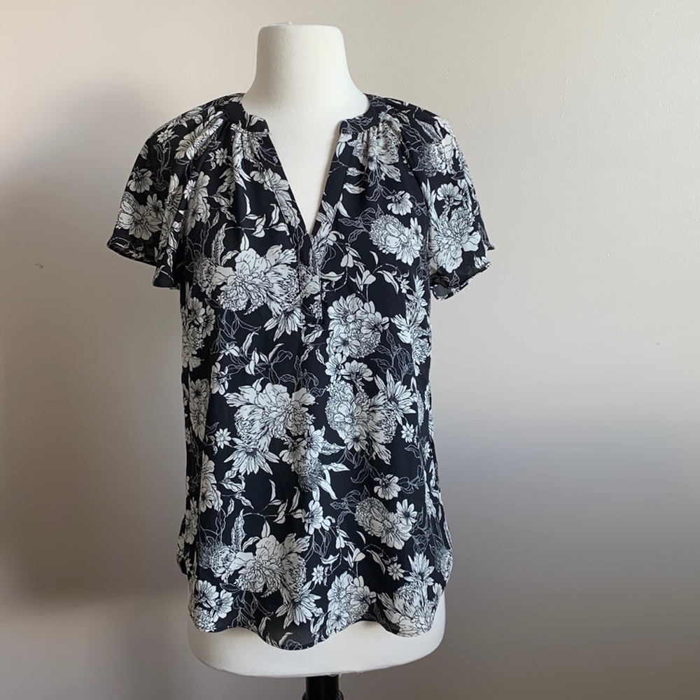 H&M Black & White Floral V-Neck Blouse, size S